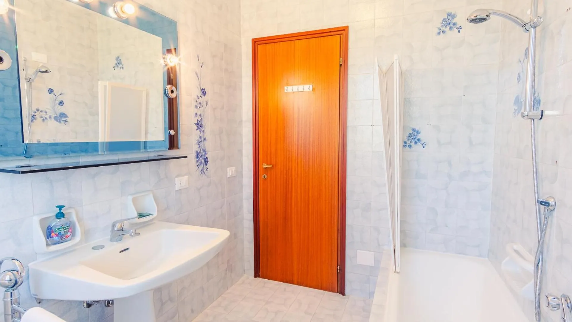 Tra Cielo E Terra - Italian Homing Apartman Desenzano del Garda 0*,  Olaszország